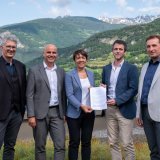 De gauche à droite : Dominique Fumeaux, Directeur Haute Ecole de Gestion, François Seppey Directeur HES-SO Valais-Wallis, Nicole Langenegger Roux Directrice Haute Ecole et Ecole Supérieure de Travail Social, Yann Decorzant Directeur du CREPA, Bertrand Deslarzes Directeur opérationnel du dicastère culture, tourisme et sport de la Commune Val de Bagnes.